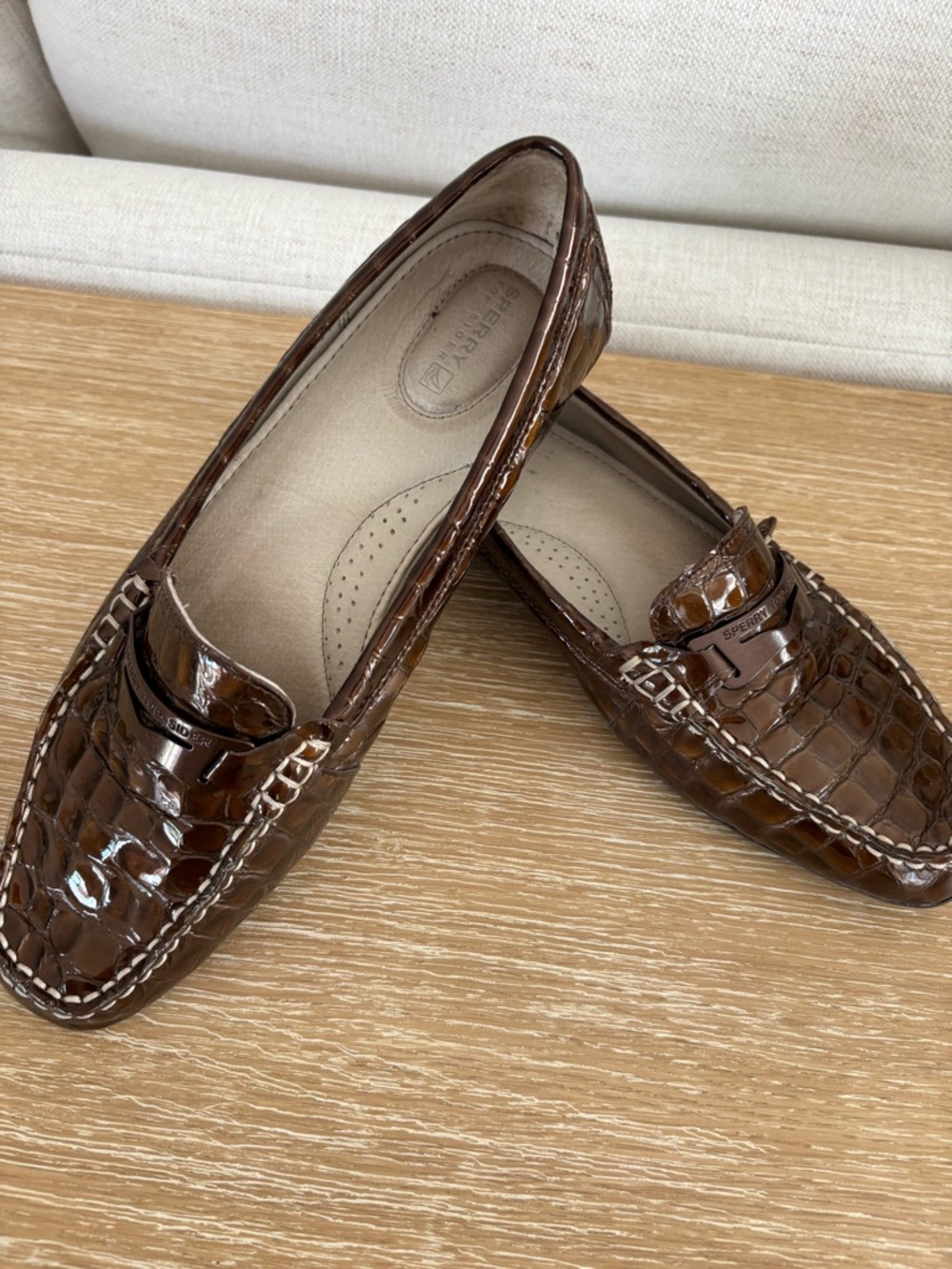 Women’s size 10 brown croc loafer by Sperry
